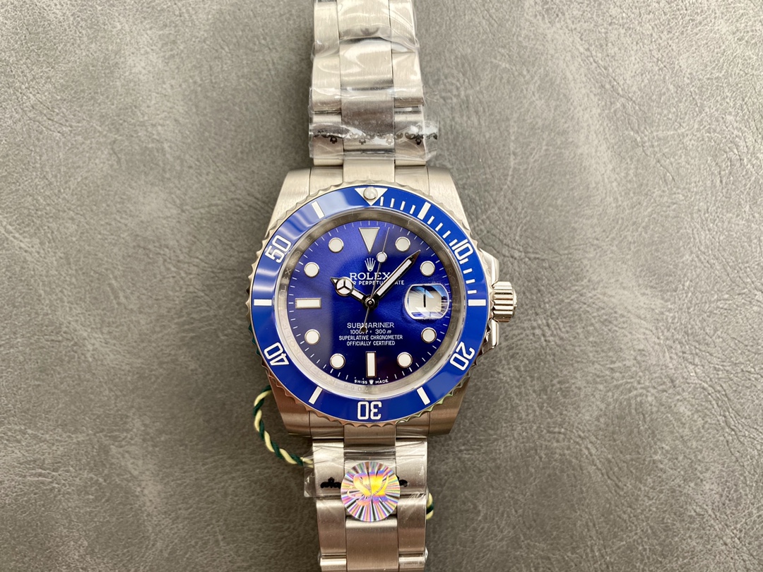 Rolex Submariner Luxury Watch, 41mm Oystersteel Case with Blue Ceramic Bezel, Calibre 3235 Movement, Oyster Bracelet