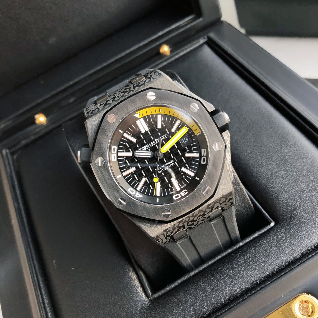 Audemars Piguet Royal Oak Offshore Luxury Watch, 42mm Carbon Case, Self - Winding Movement, Black Rubber Strap