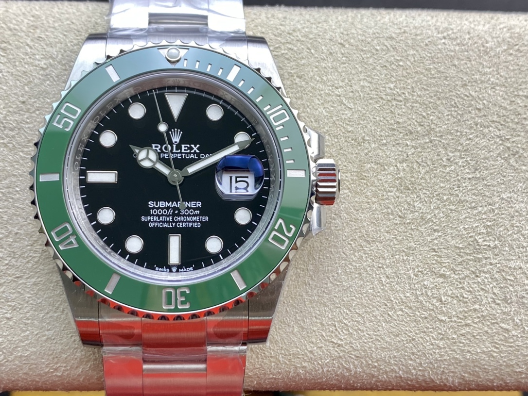 Rolex Submariner Luxury Dive Watch, 41mm Stainless Steel Case, Calibre 3235 Automatic Movement, Stainless Steel Strap