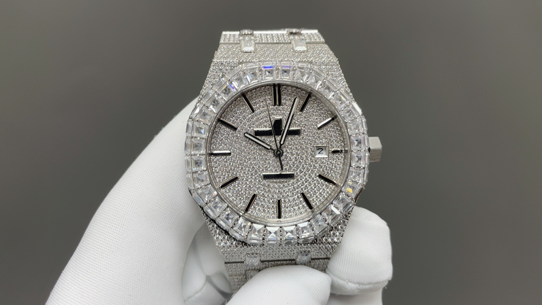Audemars Piguet Royal Oak Luxury Watch, 40mm Silver - Tone Diamond - Set Case, Automatic Movement, Diamond - Encrusted Metal Strap