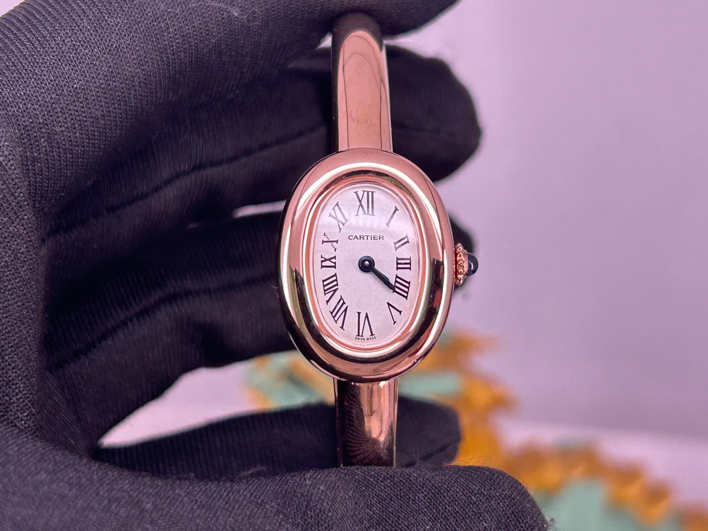 Cartier Baignoire Oval Mother - of - Pearl Dial 18K Rose Gold Bangle Watch, Quartz Movement
