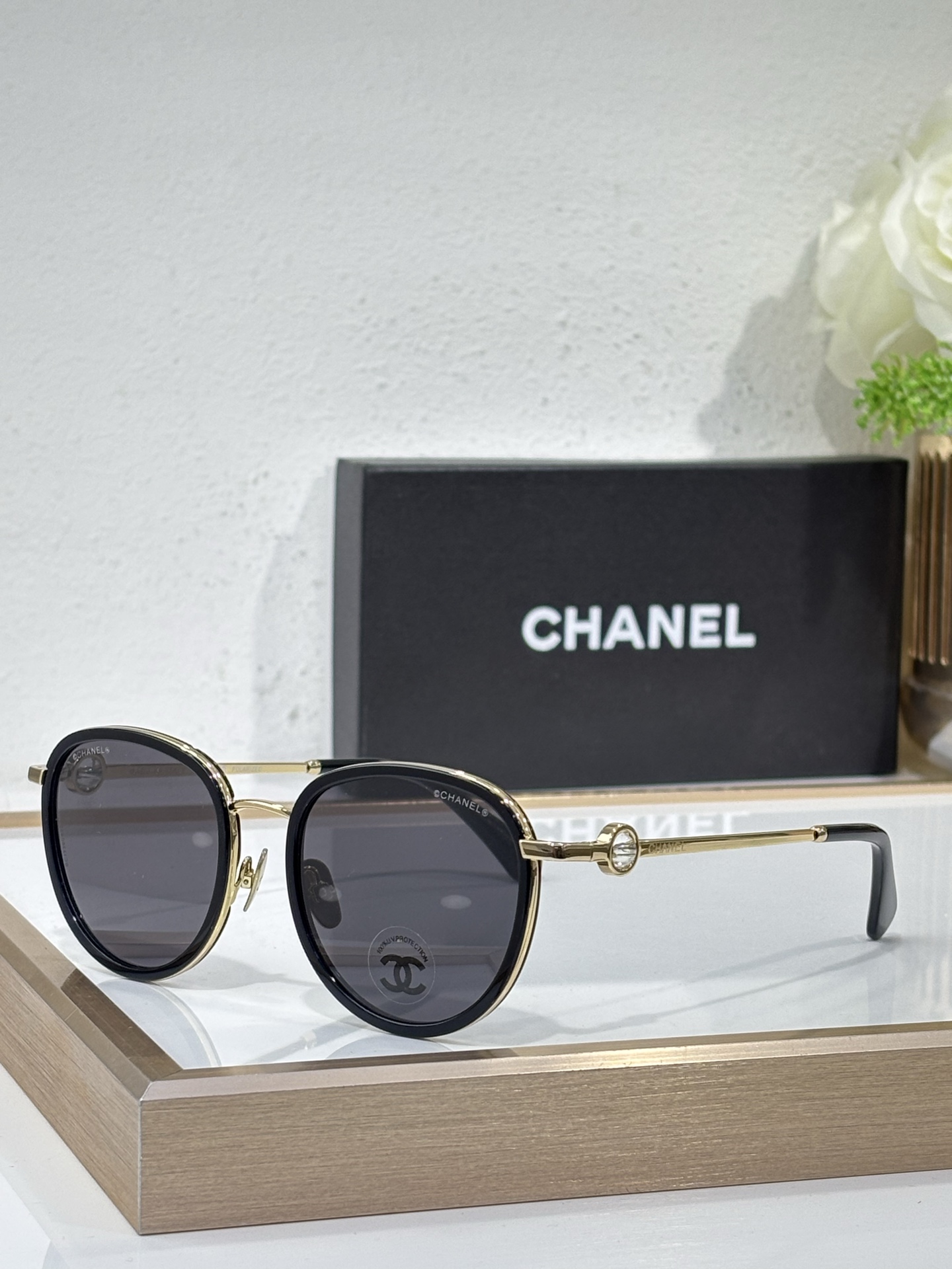 Chanel Round Metal - Acetate Sunglasses with Gold - Tone CC Motif (Model: CH5607) Description
