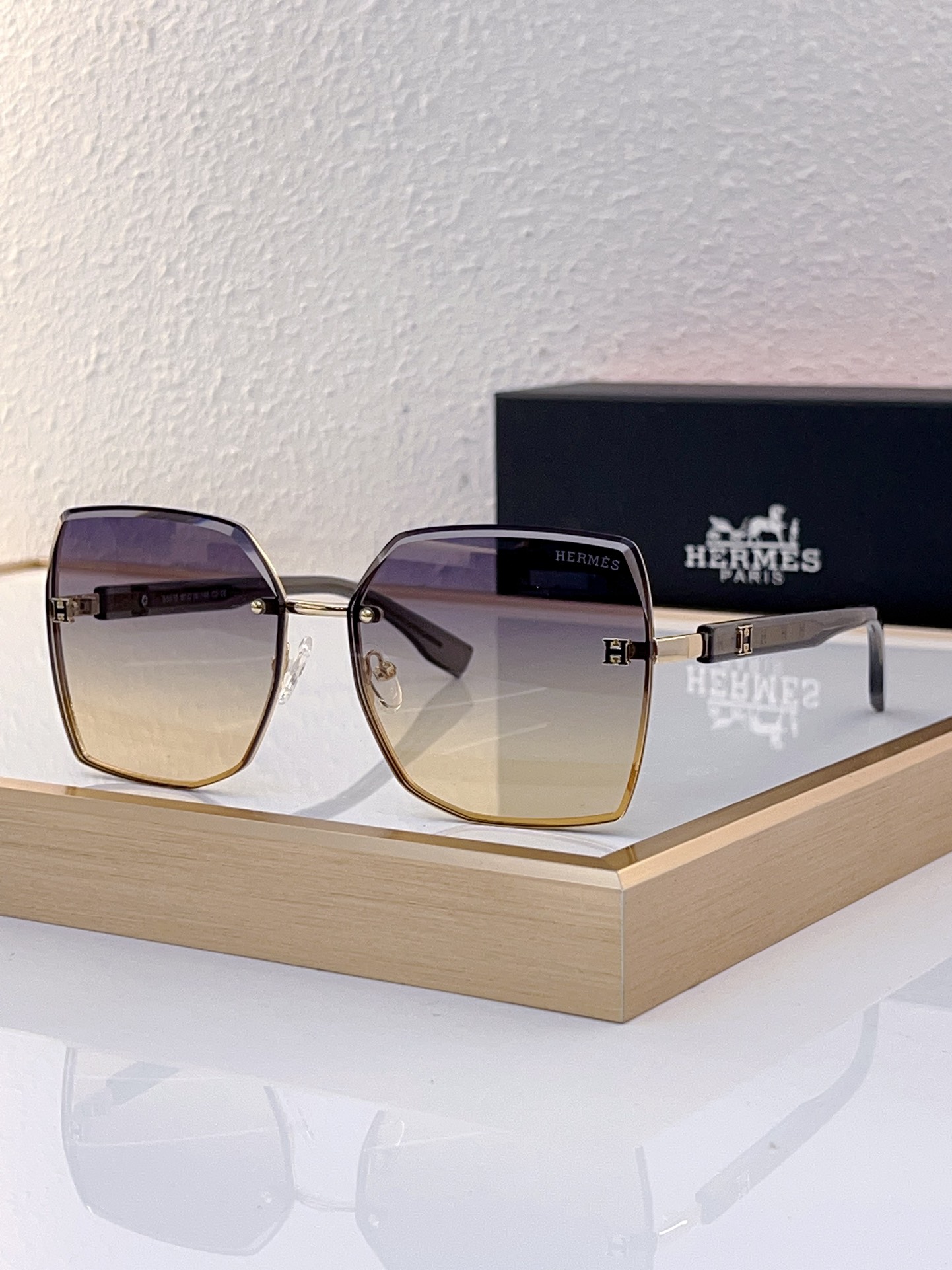 Hermès Black - Gold Metal Square Sunglasses (Model: HER019S)
