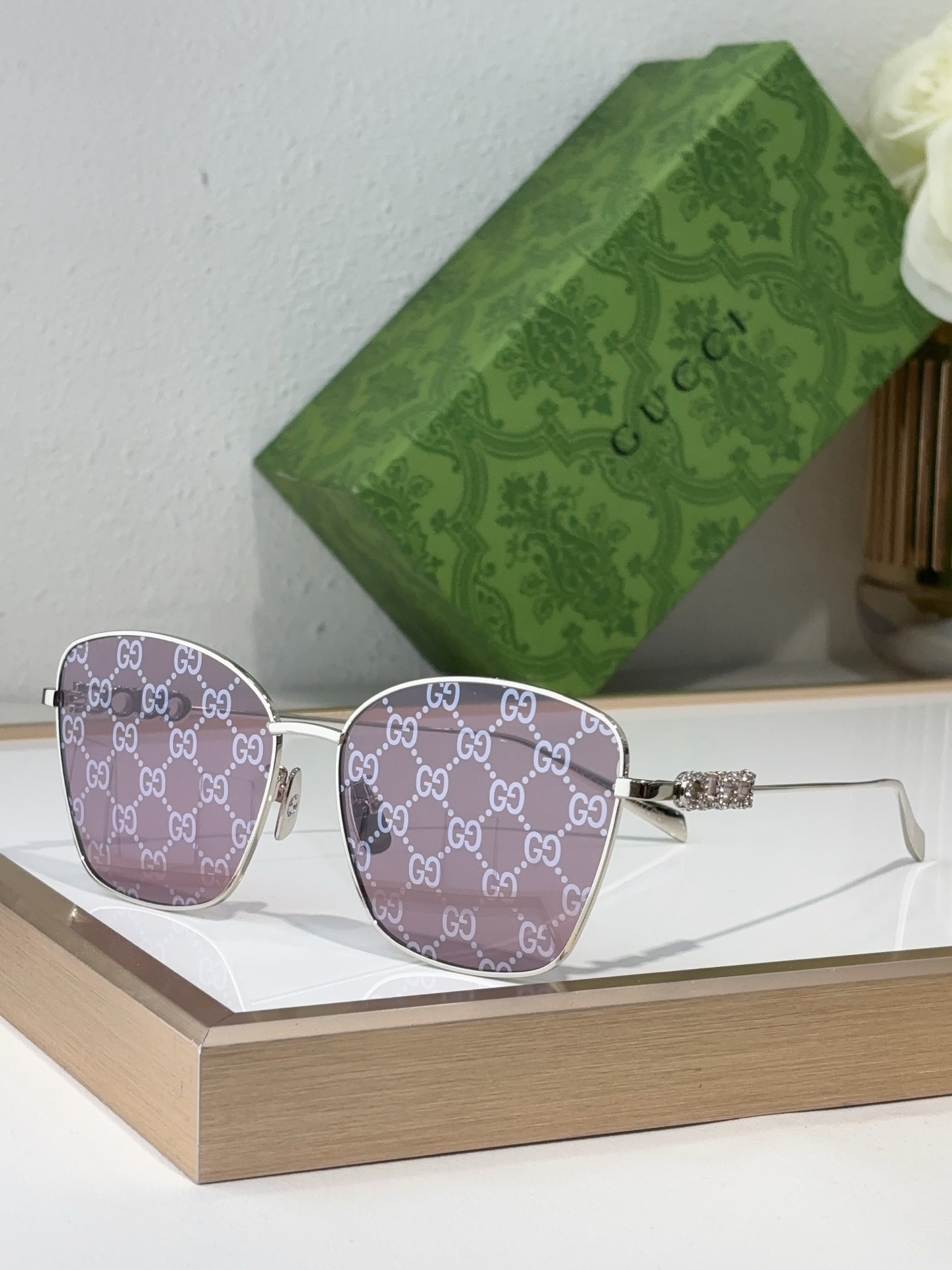 Gucci Square - Cat - Eye Gold - Tone Metal Optical Eyeglasses with Crystal - Embellished Temple Accents (Model: GG1280O) Description