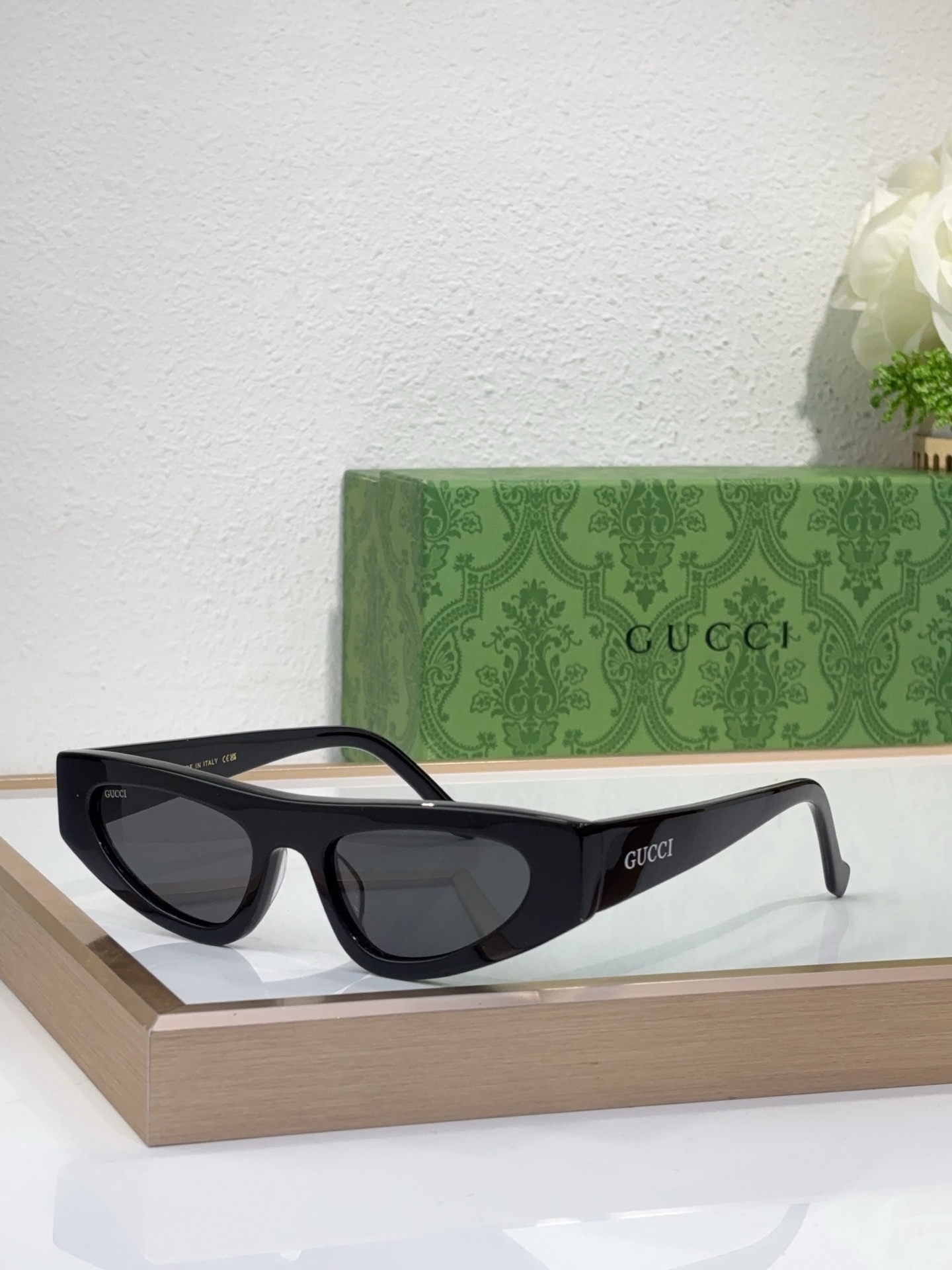 Gucci Cat - Eye Acetate Sunglasses with Signature Branding (Model: GG2600S)
