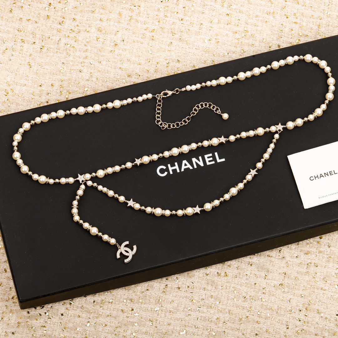 Chanel Pearl & Crystal - Embellished Star - CC Logo Chain Belt