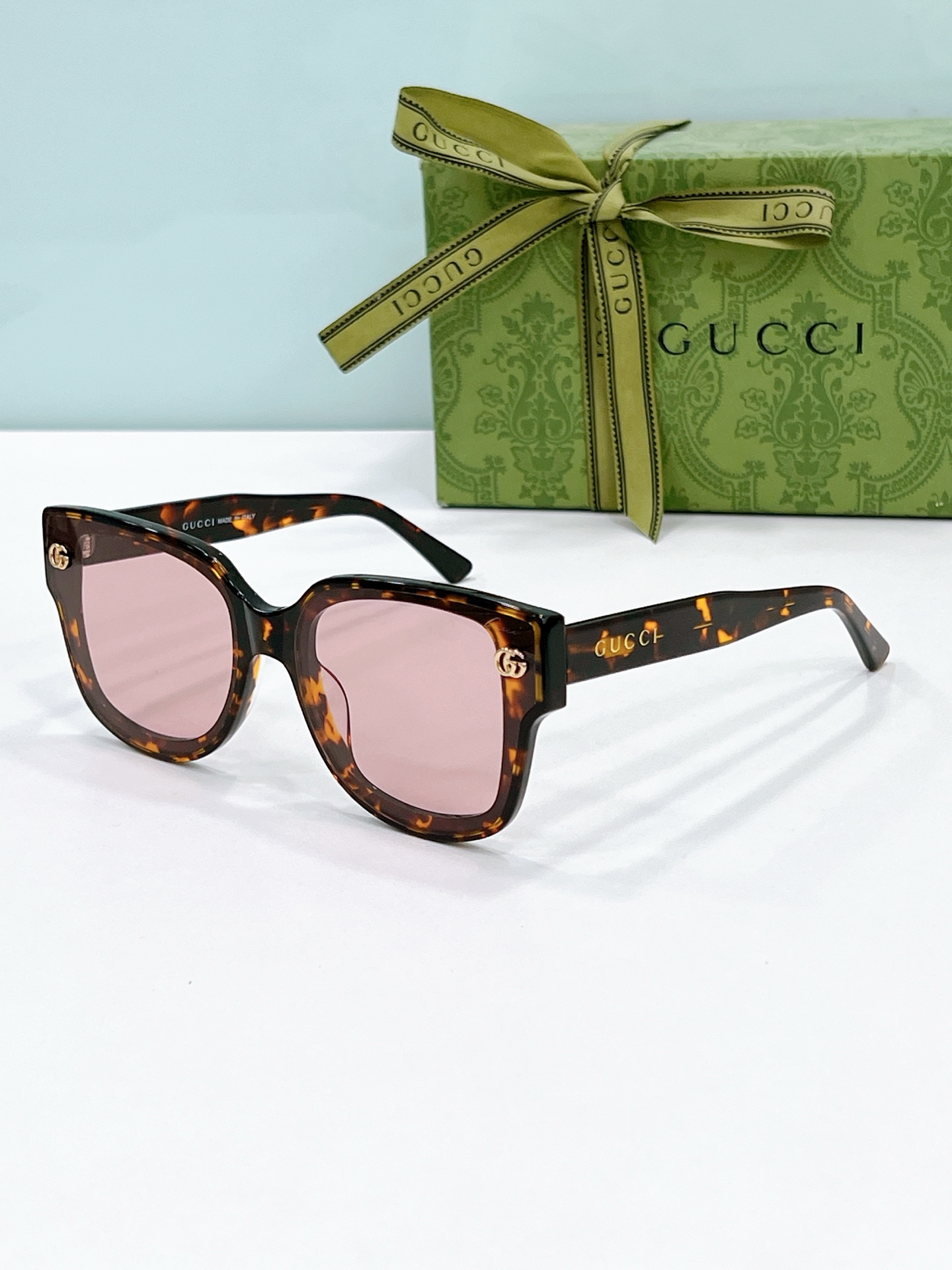 Gucci Cat - Eye Tortoiseshell Acetate Sunglasses with Pink Gradient Lenses & Gold Double G Accents - GG1268S