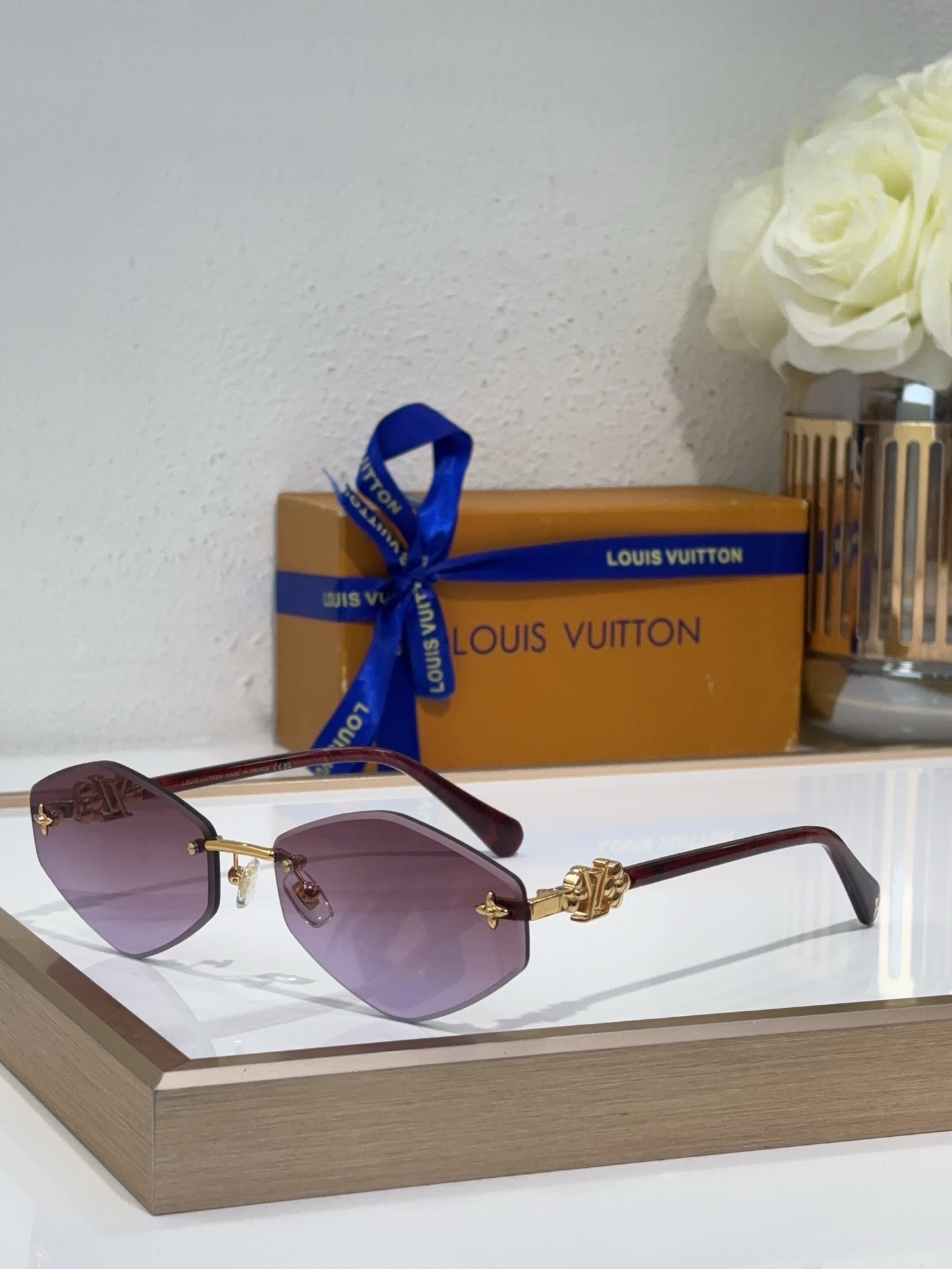 Louis Vuitton Rimless Hexagonal Sunglasses with Gradient Brown Lenses, Gold - Tone Frame, Tortoiseshell Acetate Temples & LV/Star Motifs - Z1829E