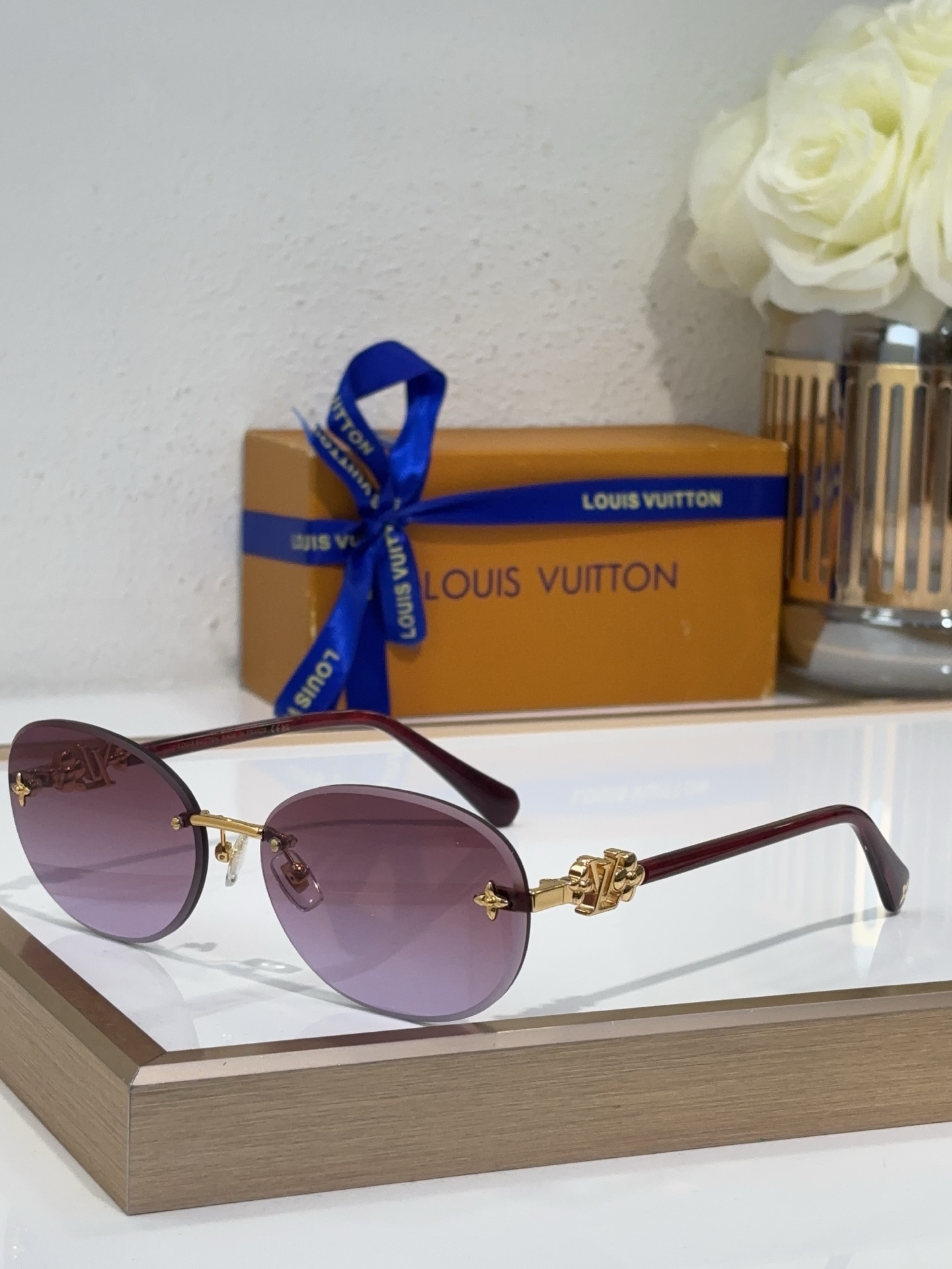 Louis Vuitton Rimless Oval Sunglasses with Gradient Green Lenses, Gold - Tone Frame, Green Acetate Temples & LV/Star Motifs - Z1828E