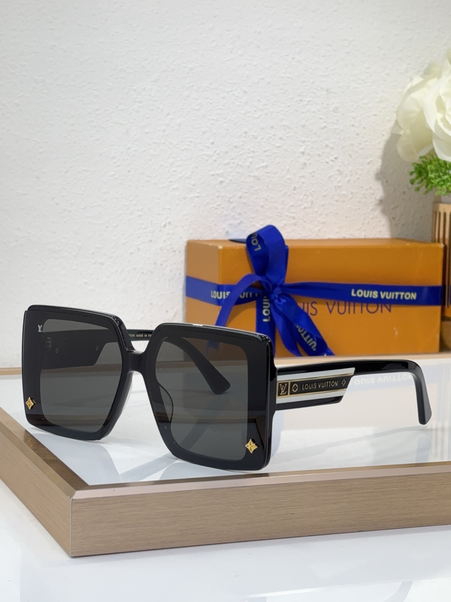 Louis Vuitton Oversized Square Acetate Sunglasses with Gradient Green - to - Brown Lenses, Dark Green Frame & Gold LV Accents - Z1826E
