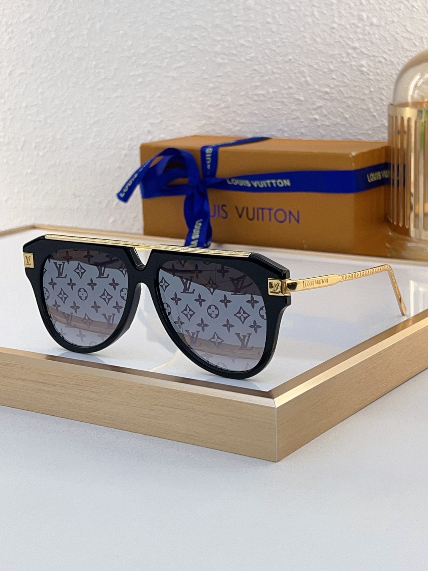 Louis Vuitton Aviator - Style Acetate Sunglasses  Z1813E