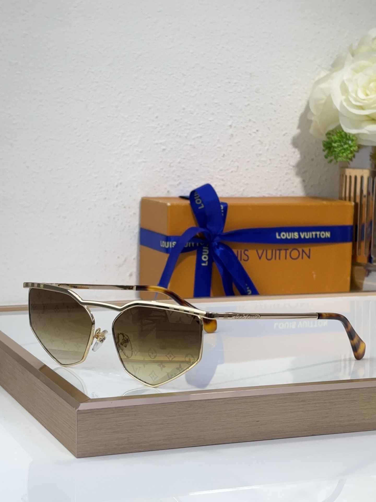 Louis Vuitton Hexagonal Metal Sunglasses with Monogram - Printed Gradient Brown Lenses, Tortoiseshell - Effect Temples & Gold - Tone Frame - Z1808E