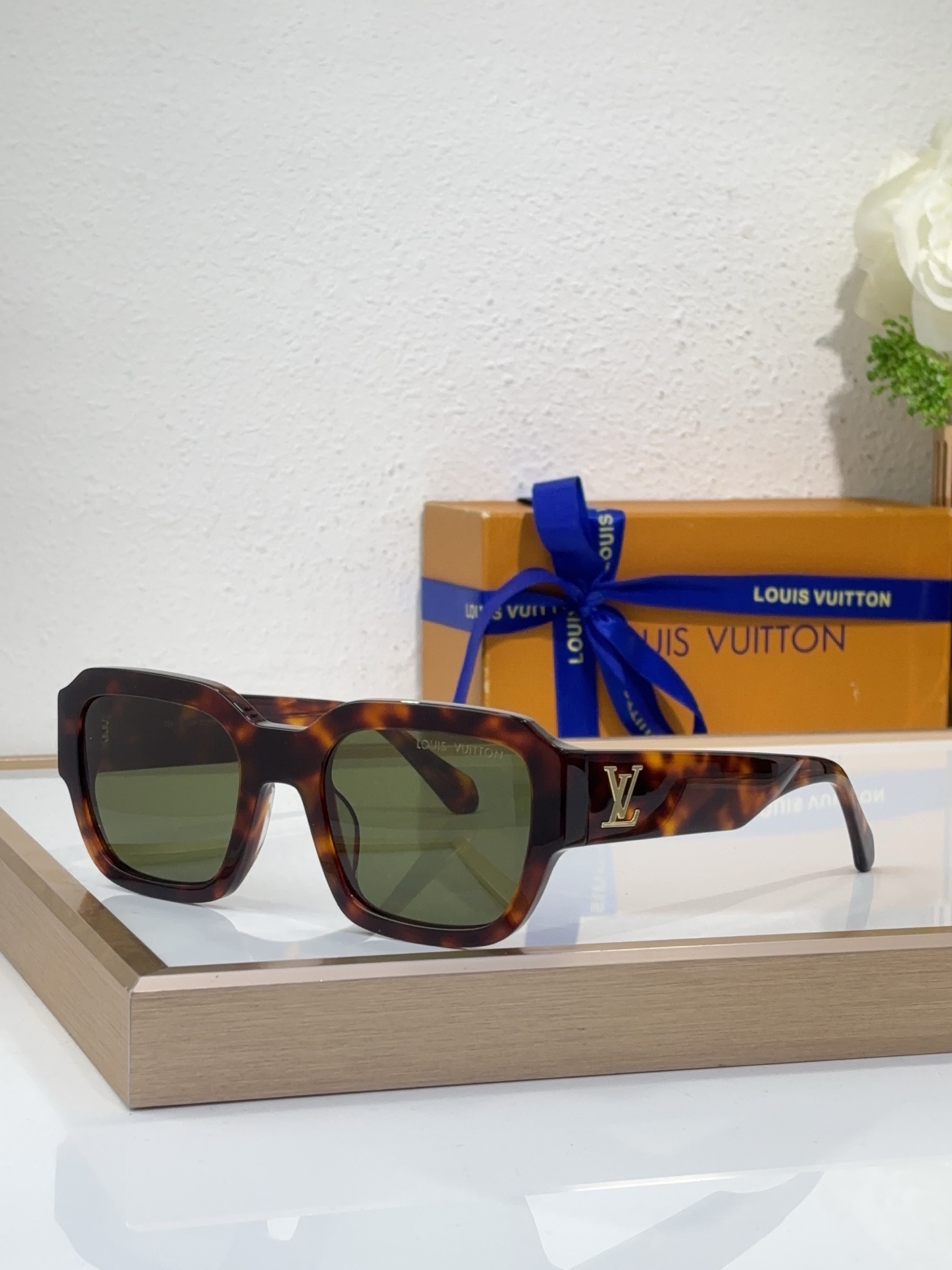 Louis Vuitton Square Acetate Sunglasses with Silver LV Motif, Black Glossy Frame & Gradient Lenses - Z1803E