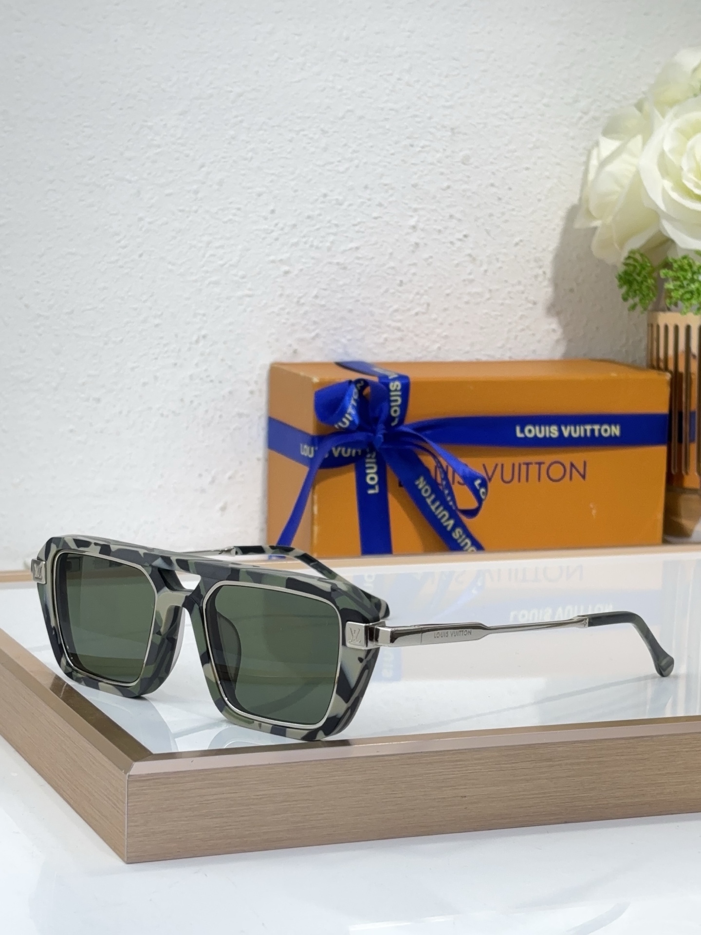 Louis Vuitton Square Aviator - Style Sunglasses with Black Acetate Frame, Silver - Tone Metal Trim & Dark Lenses - Z1796E