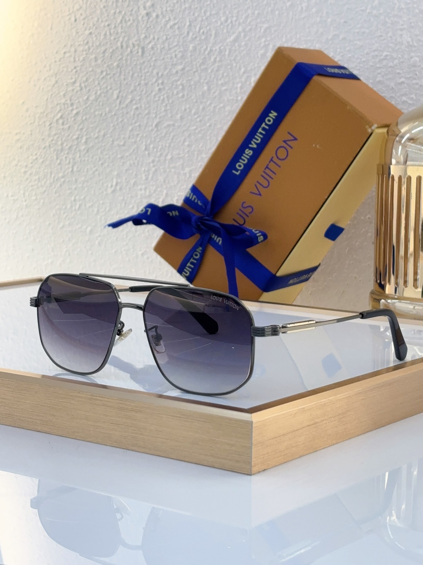 Louis Vuitton Square Aviator Sunglasses with Gold Metal Frame & Gradient Gray Lenses - Z1767E
