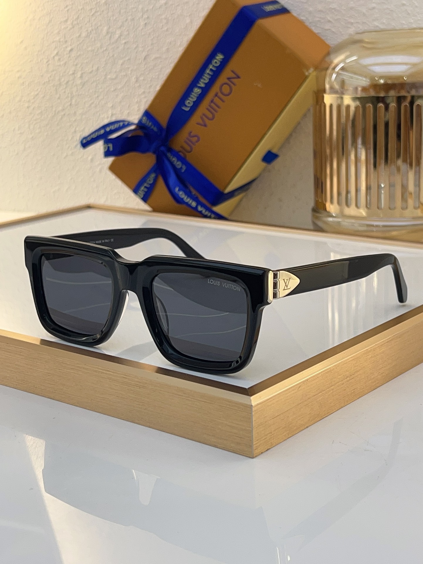 Louis Vuitton Square Tortoiseshell Acetate Sunglasses with Gold LV Accents - Z1764E