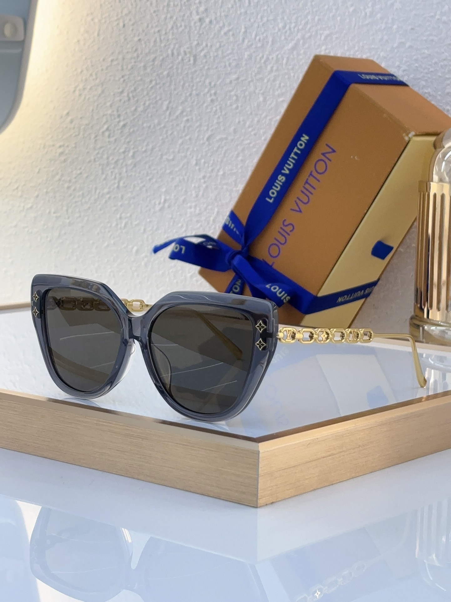 Louis Vuitton Cat - Eye Sunglasses with Gold Chain Temples & Star Accents - Z1737E