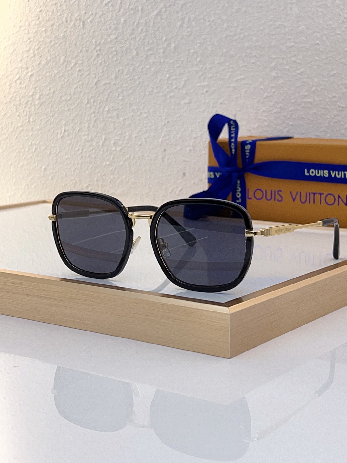 Louis Vuitton Square Tortoiseshell & Gold Metal Sunglasses - Z1725E
