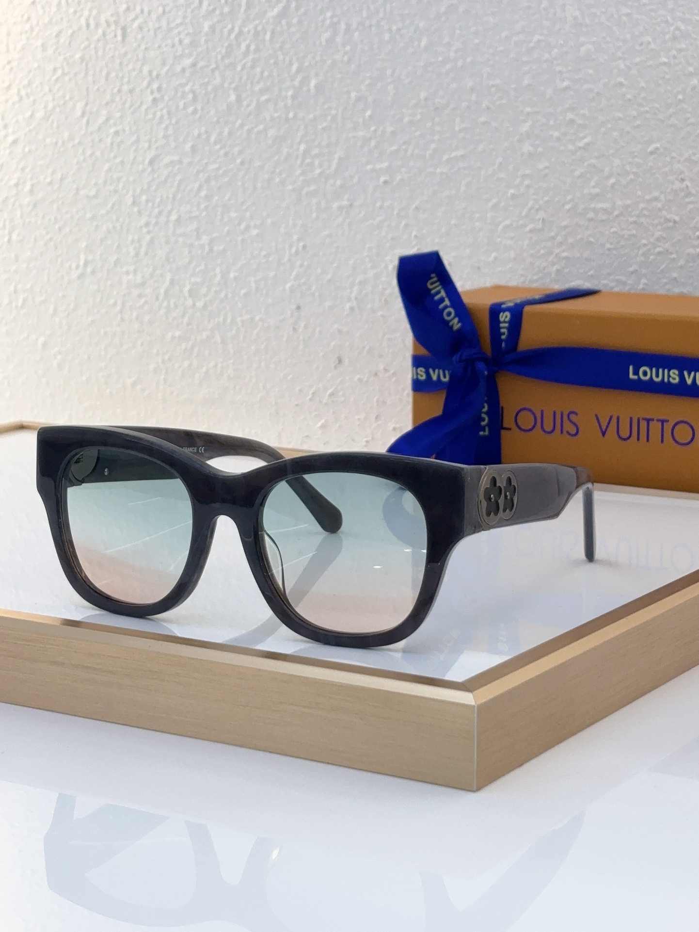 Louis Vuitton Z3110E Square - Cat Eye Sunglasses