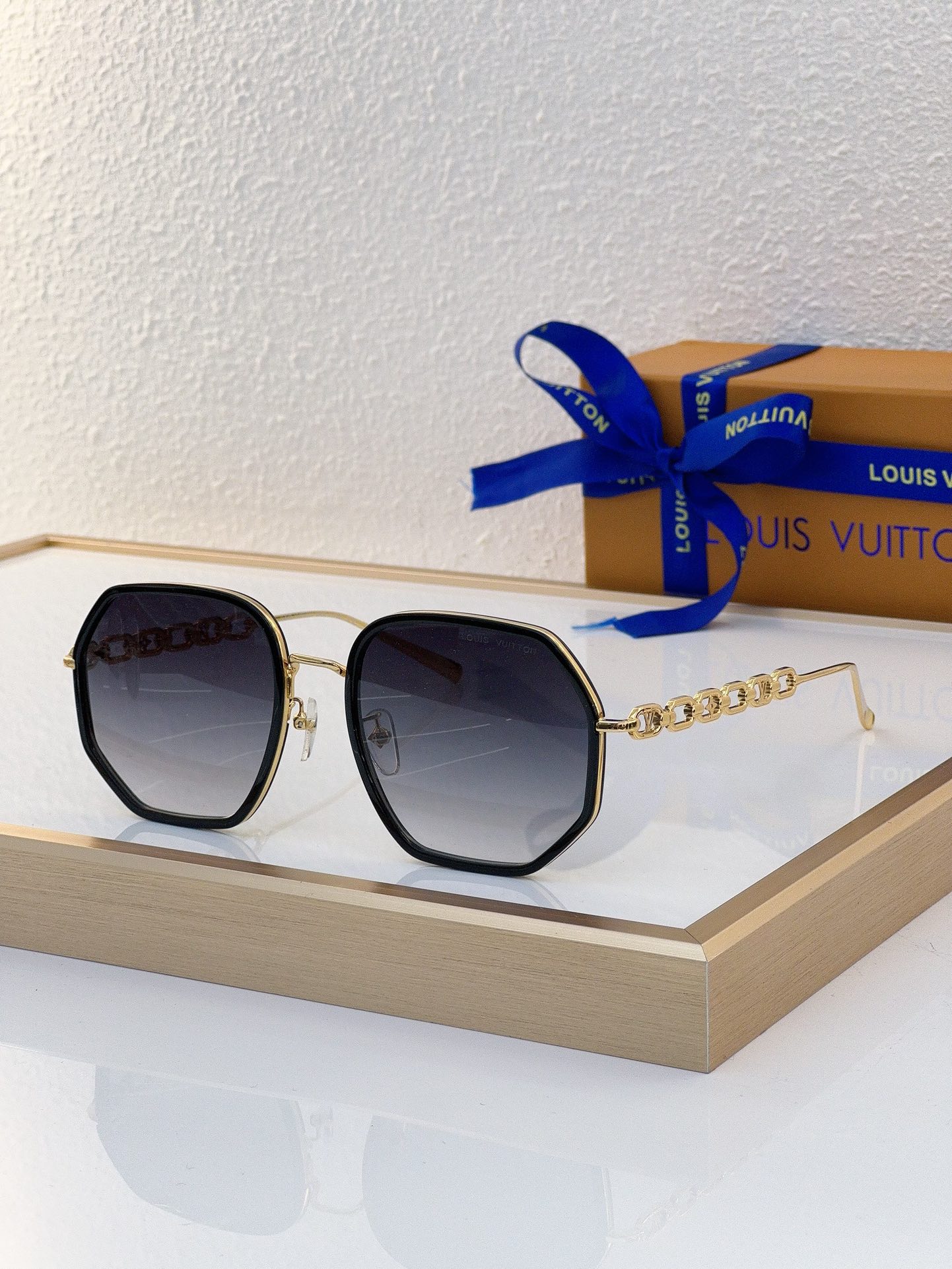 Louis Vuitton Z2890E Octagonal Sunglasses