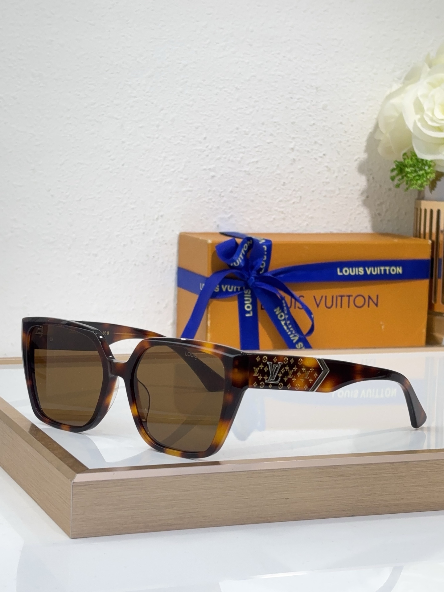 Louis Vuitton Z2690E Square Sunglasses