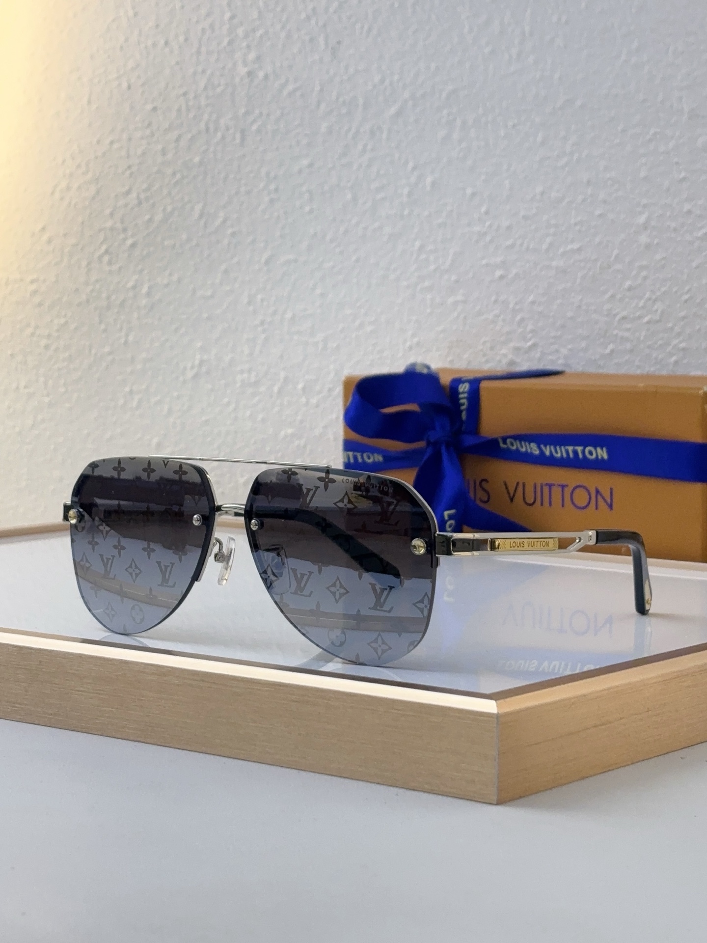 Louis Vuitton Z2220E Semi - Rimless Aviator Sunglasses