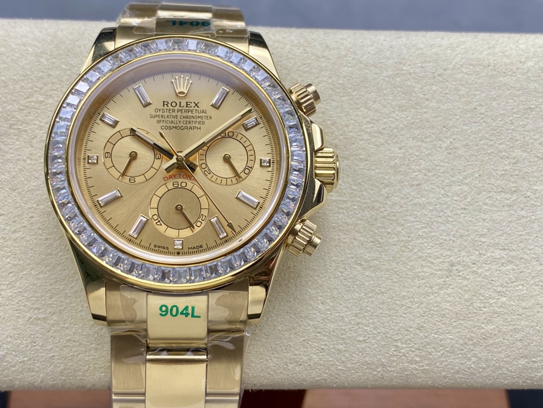 Rolex Oyster Perpetual Cosmograph Daytona – Yellow Gold with Baguette Diamond Bezel (Approx. 40mm)