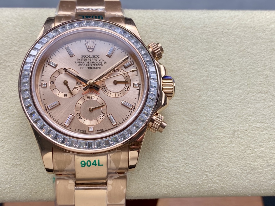 Rolex Oyster Perpetual Cosmograph Daytona – Yellow Gold with Baguette Diamond Bezel (Approx. 40mm)